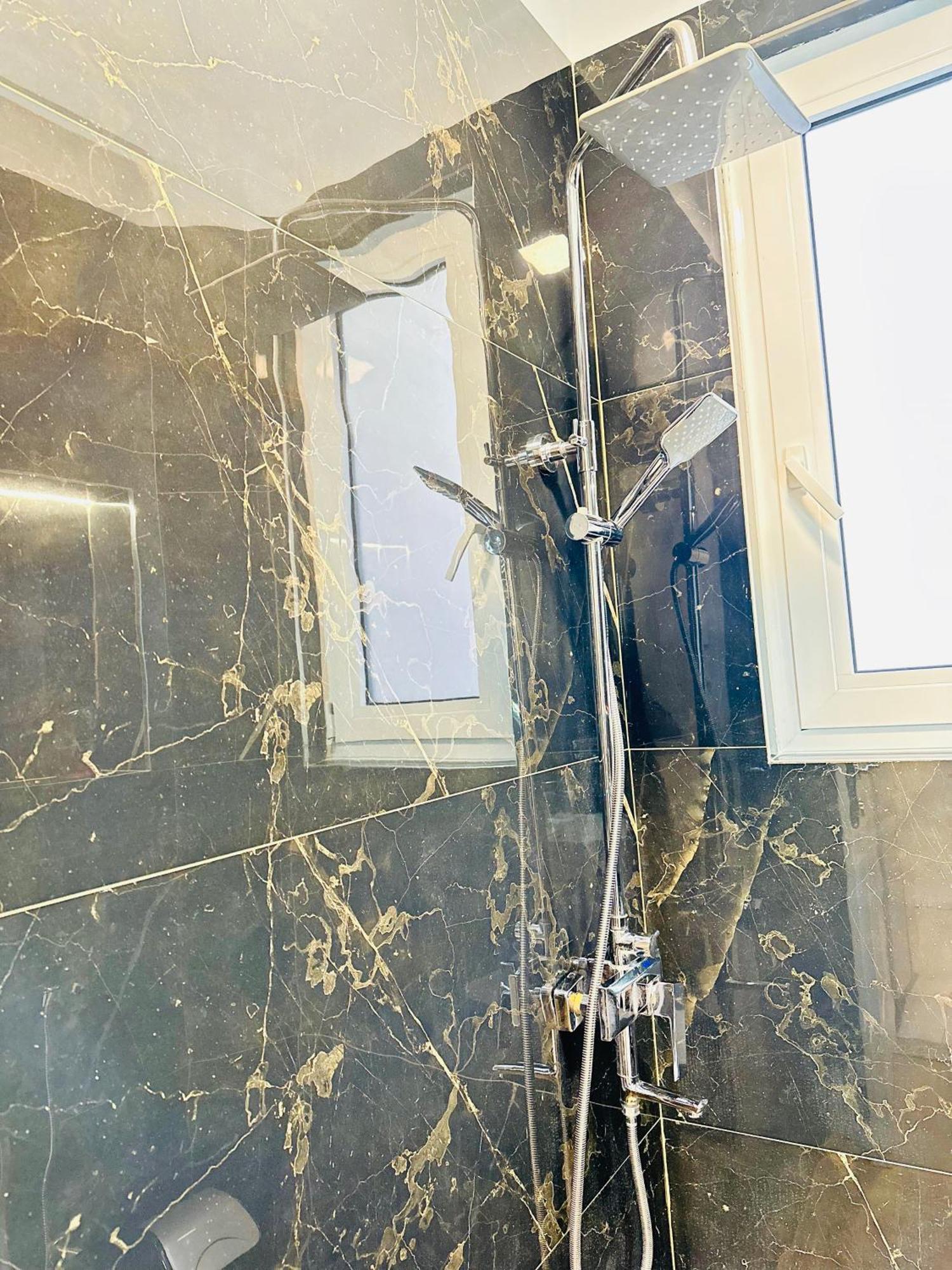 Luxurious Central Stay - Self Check-In Tirana Exterior foto